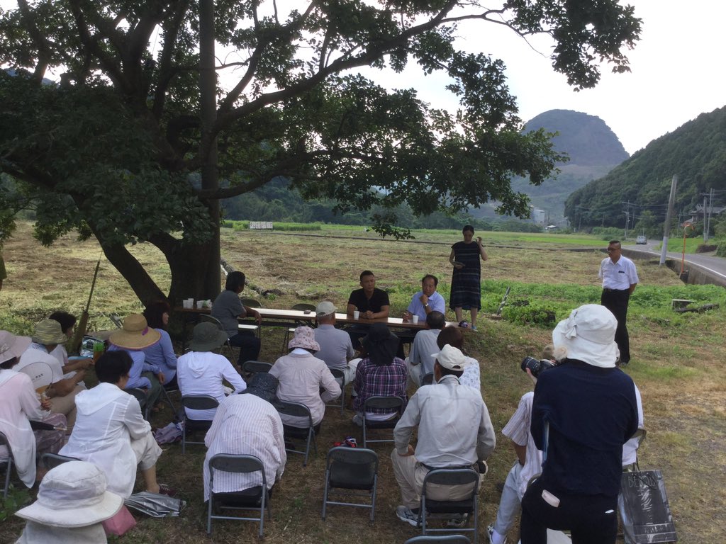 yamamototaro0's tweet photo. 長崎県と佐世保市の「石木ダム」計画は、
現在13世帯が暮らす、蛍の里とも言われる川原郷全体を水没させる。
以前、住民の合意なしでは進めないとの覚書を交わしたが、それには効力はないと行政のちゃぶ台返し。闘う13戸の皆さんから伺った。 https://t.co/iWy9stAy8B