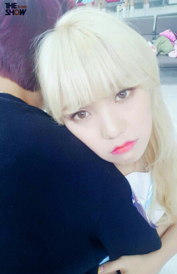 theshow_offcl's tweet photo. [더쇼초이스후보 오마이걸] 만났다 헤어진 후 10분 후 또 보고싶다고 전화올 여친st
애교가 넘치고요..❣ 귀욤귀욤 얼굴도 예쁘고요...❣@WM_OHMYGIRL #더쇼 #THESHOW #THESHOW韩秀榜 https://t.co/DhEFdHtauQ