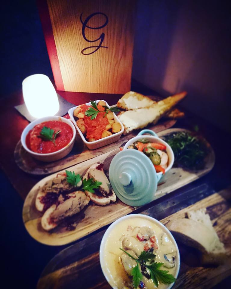 GreshamCuisine's tweet photo. Our #SummerTapas / #SharingPlatters are served in our Bar area Tue-Sat, 4.30pm-10pm. Call now 874004. #Llandudno https://t.co/AVSaB5stwC
