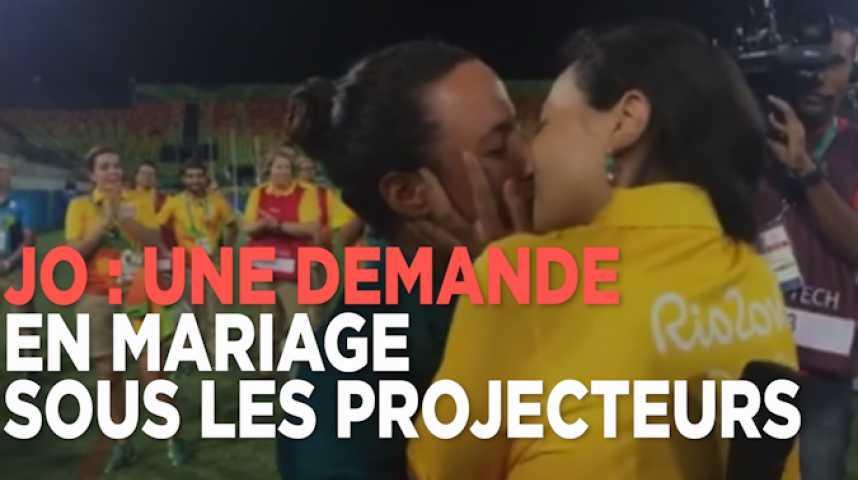 Le_NouvelObs's tweet photo. JO de Rio : une joueuse de rugby demandée en mariage par sa petite amie https://t.co/W5AvC6ieFA https://t.co/lugN4t36AB