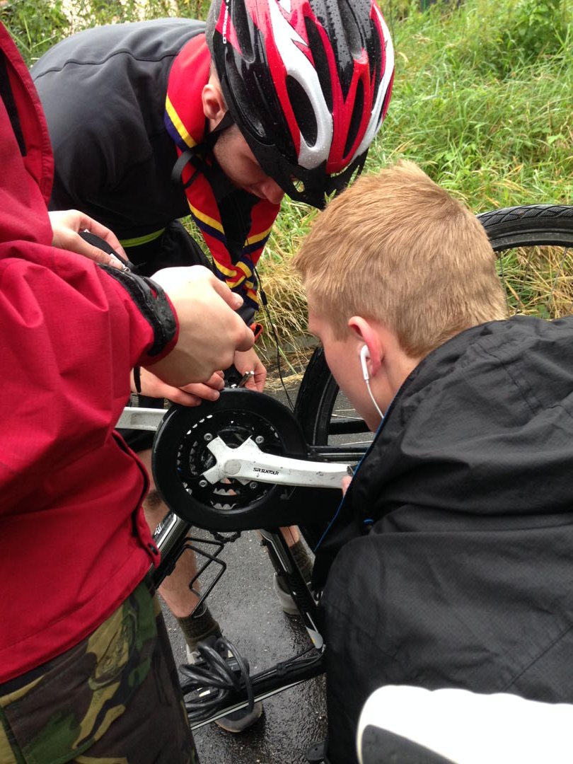 FangirlEaton's tweet photo. How many scouts does it take to fix a bike...?? #nseb16 https://t.co/wD0no6fxsl