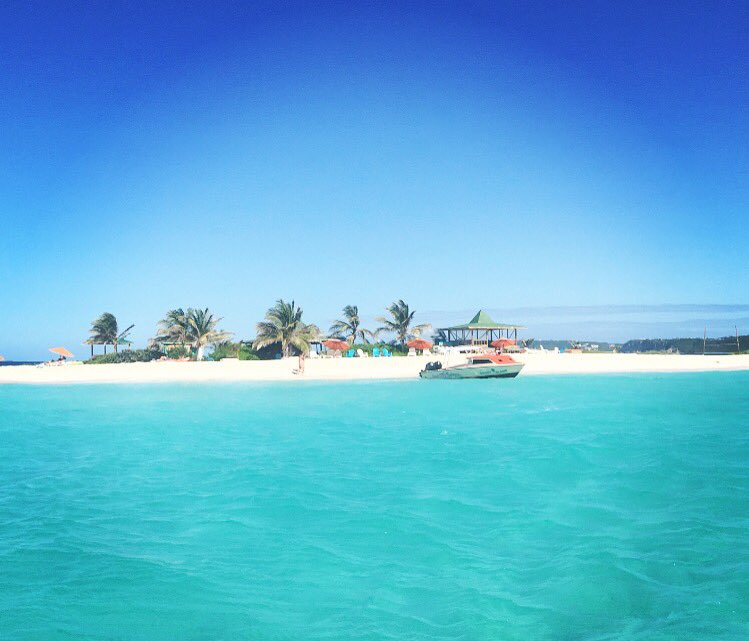 Good morning Paradise! #charterdreamvacations #chillaxin #luxury #Yachting #sailing #islandhopping