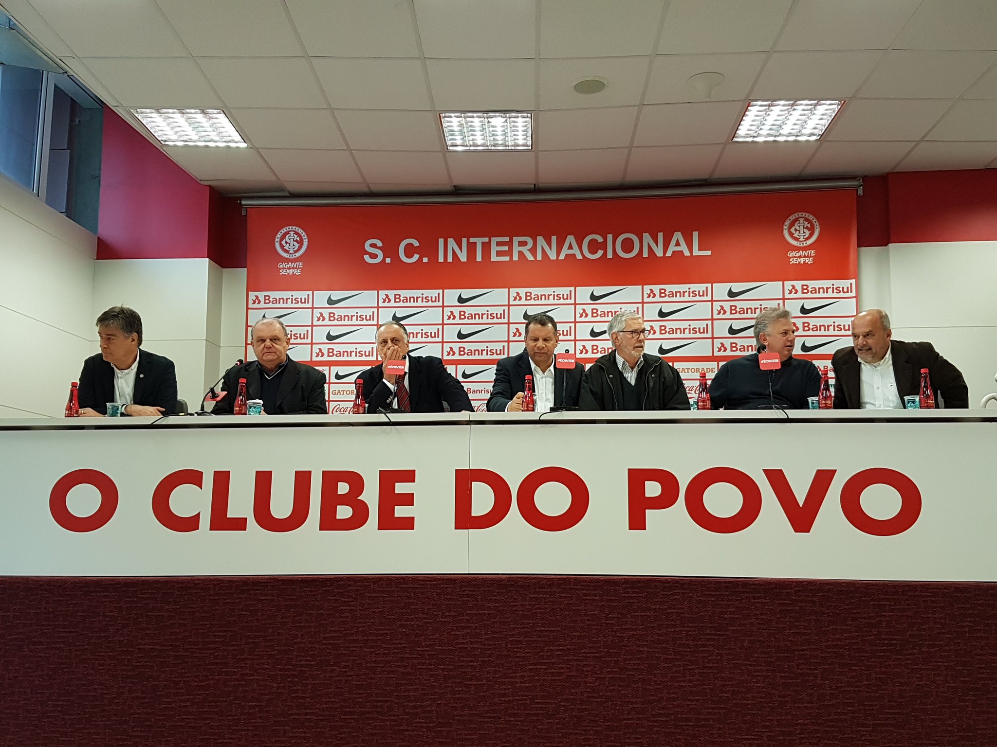 Cpao5xSWIAQtIph.jpg:large