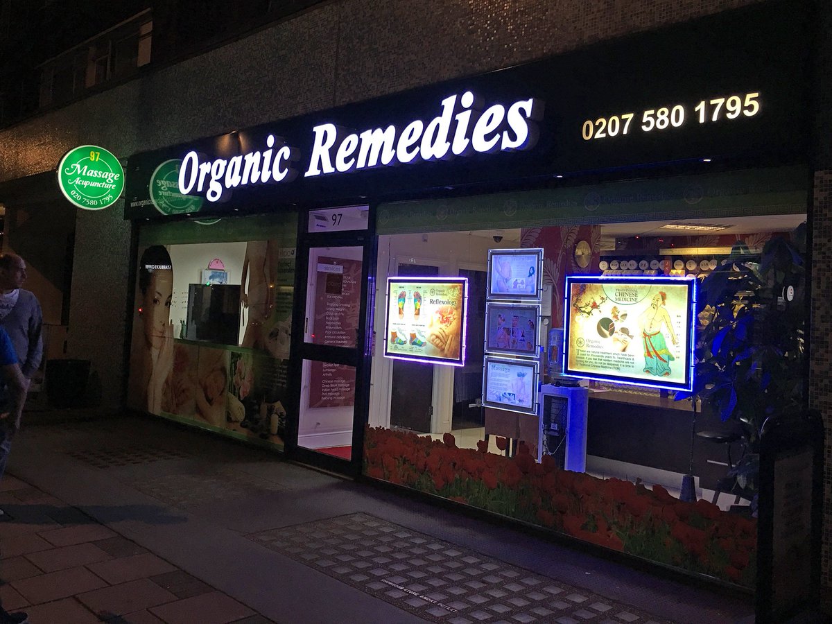 PureImageUK's tweet image. traditional image remains appealing
a Chinese medicine shop based in Holborn was newly lighted-up by PureImage