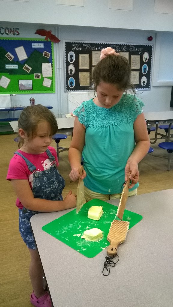 Gardening, willowcraft, churning butter and learning about fats and sugars. Wow! #foodandfunwales #makeriocount