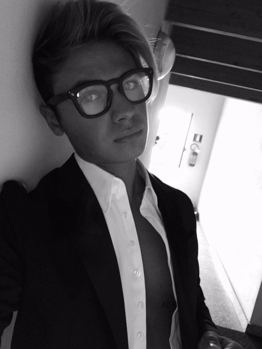fedefederossi's tweet photo. il ritorno di 50 sfumature 😂😂 https://t.co/LTYR85D7EJ