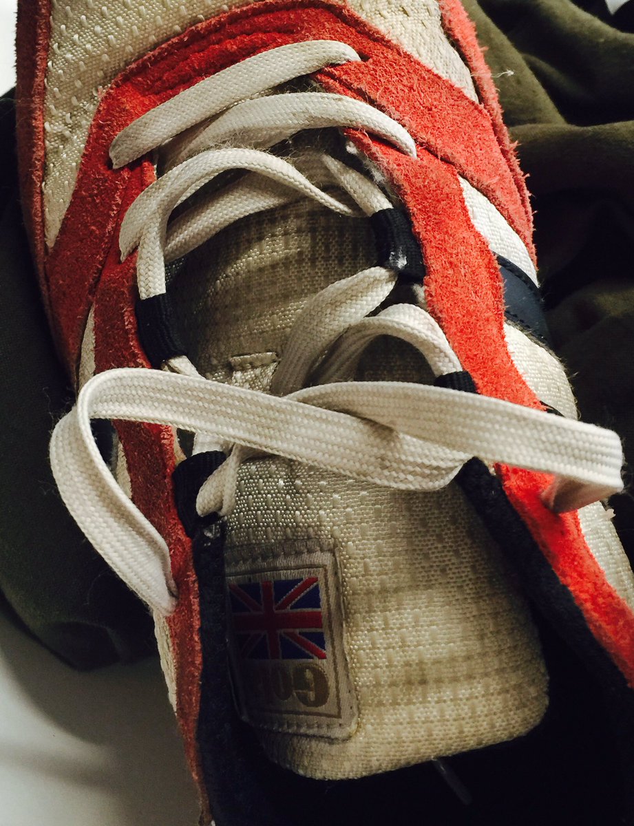 Tingols_Model's tweet photo. Today I'm sharing #guiltypleasures. Scruffy trainers accessorised with some slick skinny jeans and a flattering top https://t.co/w1GJuOkyPQ