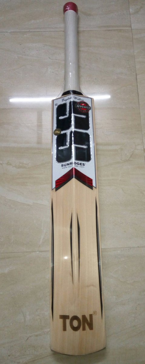 OnlineStockist's tweet photo. Ss master 9000 big bat SH men size #sscricket #toncricket #sareensports #playersbat #onlinestockist #custombats https://t.co/KbUyUo2sqT