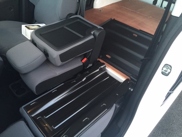 worldofvans's tweet image. Delivery of a New Partner van to Bill &amp;amp; Ben the Ariel Men #tvaerials #satellitesystem#nicevan #vantastic #peugeotvan