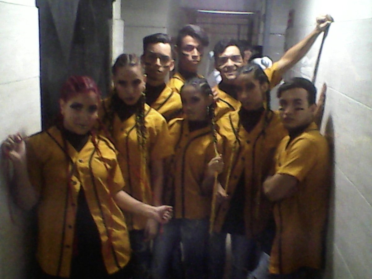 newdanceage's tweet photo. #NDA demostrando que a pesar de las adversidades, podemos seguir haciendo DANZA <3 #NuestroIdiomaEsElBaile #VMD2016 https://t.co/47orc2m5cJ