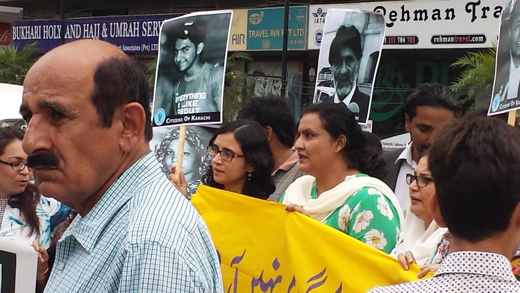 AJPSindh's tweet photo. AJP workers led by Hareef Chandio join civil society protest in #Karachi against massacre in #Quetta @AbbasiMukhtiar https://t.co/ZsOS7sDshv