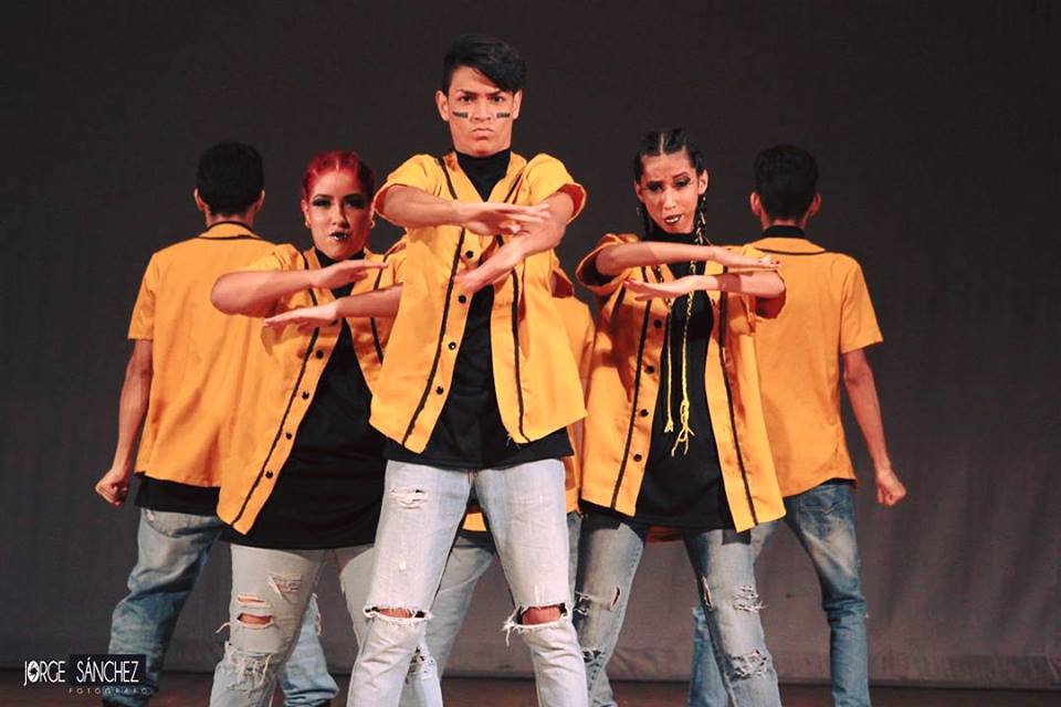 newdanceage's tweet photo. #NDA demostrando que a pesar de las adversidades, podemos seguir haciendo DANZA <3 #NuestroIdiomaEsElBaile #VMD2016 https://t.co/47orc2m5cJ