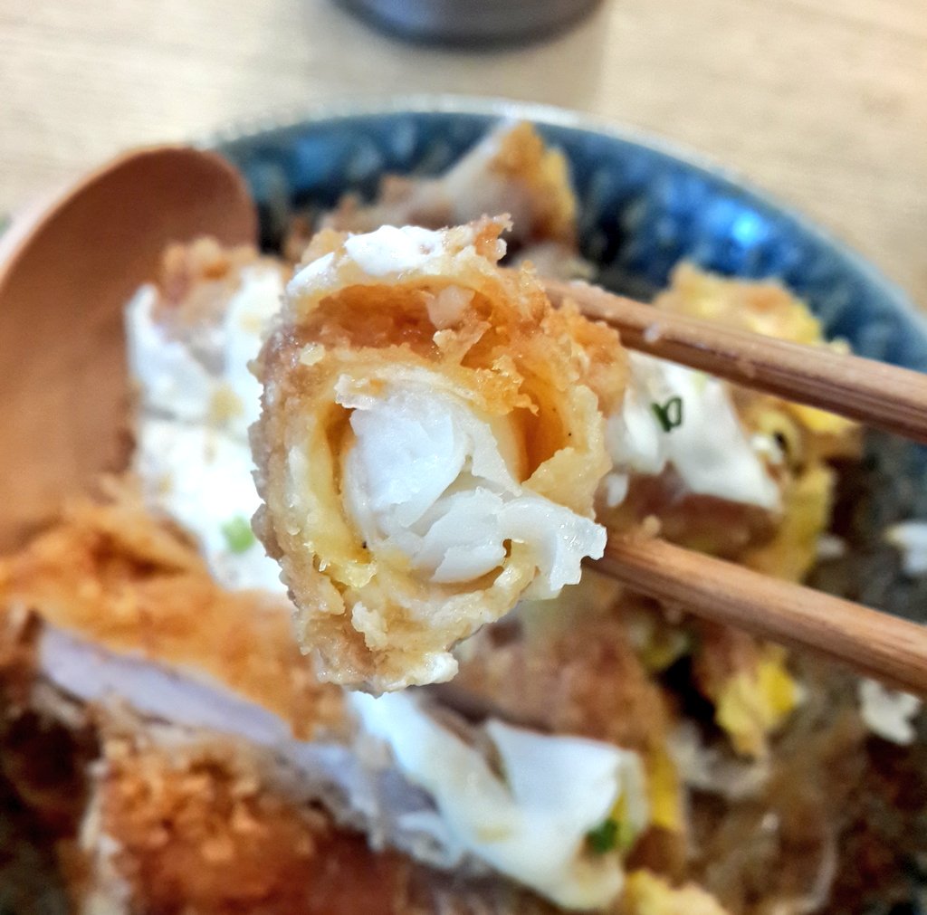 분당 수내역에 새로 생긴 나지미돈부리. 통상의 돈부리집에 비해 메뉴 선택 폭이 굉장히 넓다. 일반적인 가츠동, 에비동, 사케동 등의 메뉴 외에도 카이센동이나 우나기동, 우니동 등 재료를 무척 다채롭게 사용함.