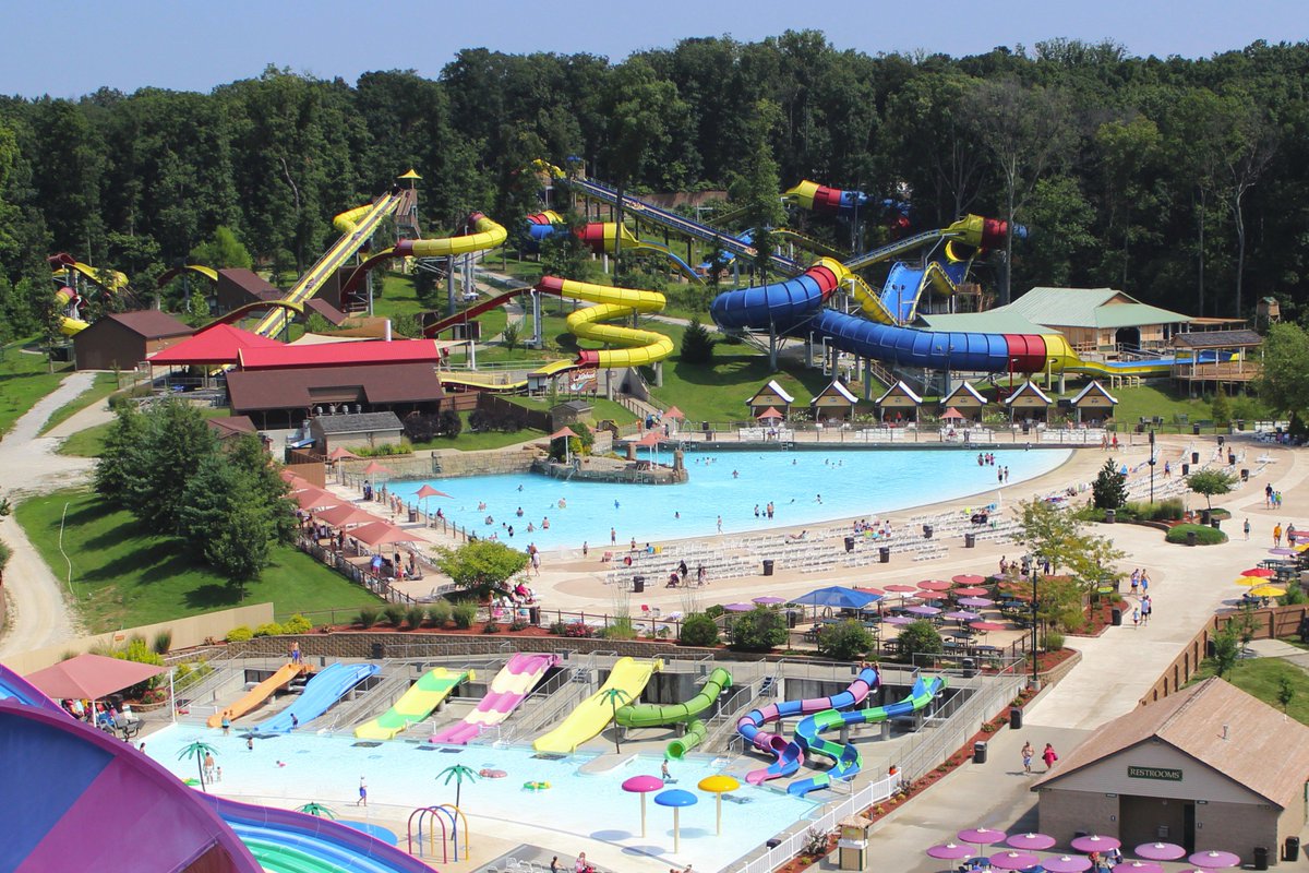 HolidayWorld's tweet photo. Enter our ‘So Long, Summer’ Sweepstakes https://t.co/uhUC2MJIcy You could win tickets + overnights at @LakeRudolph https://t.co/aNp1XUYizY