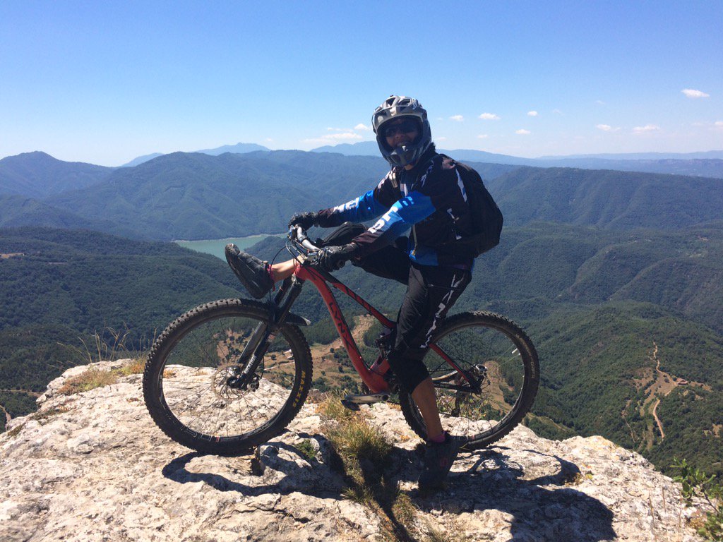 japumir's tweet photo. Disfrutando del paisaje antes de empezar a disfrutar del bajadon!!en pantano de susqueda @BH_Bikes https://t.co/hgjpAsxszr