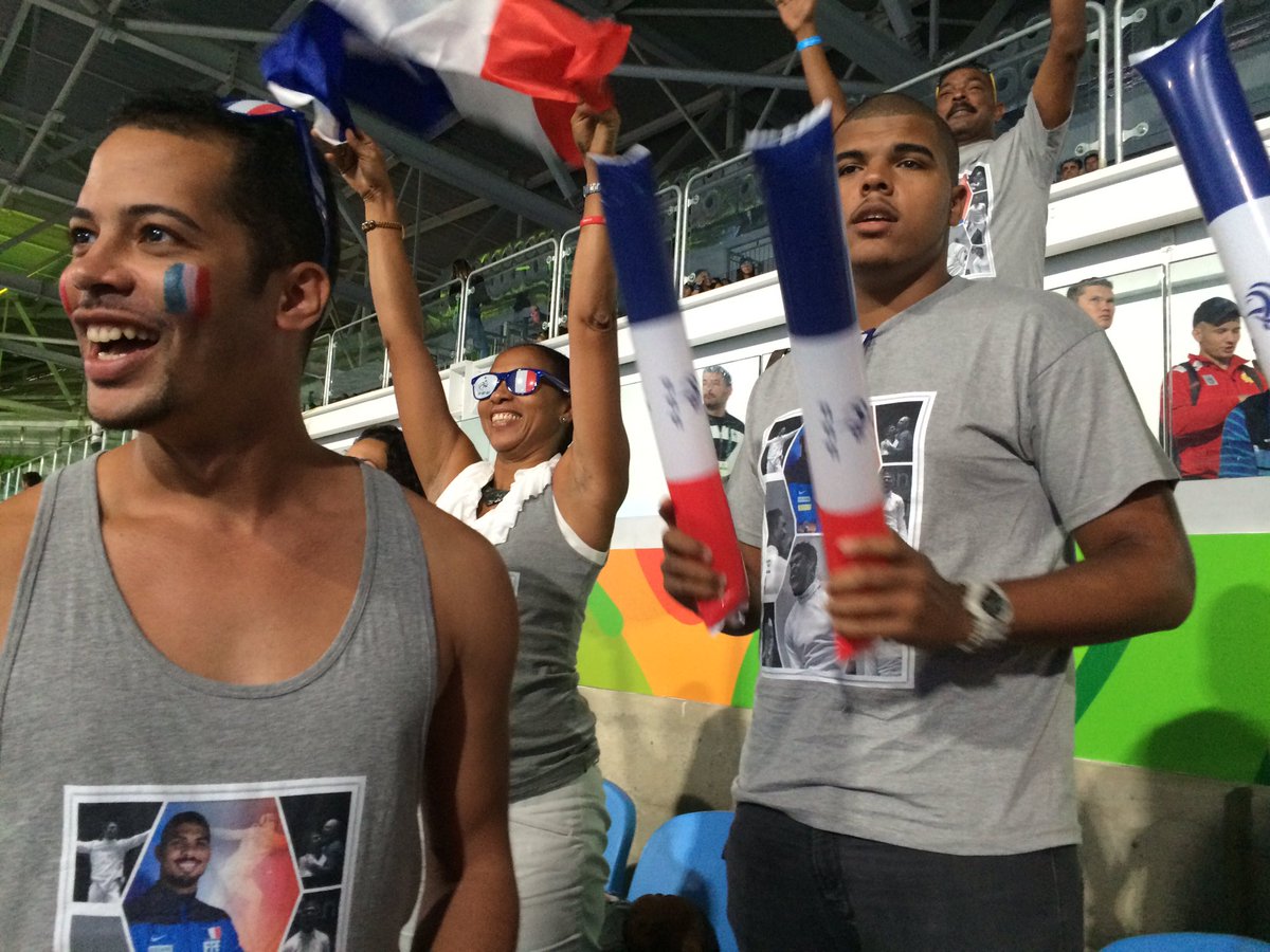 La Famille De Yannick Borel Prete Pour Son Match Malgre Le Bruit Son Bebe Dort Dans Les Tribunes Escrime La1ere Fr Scoopnest