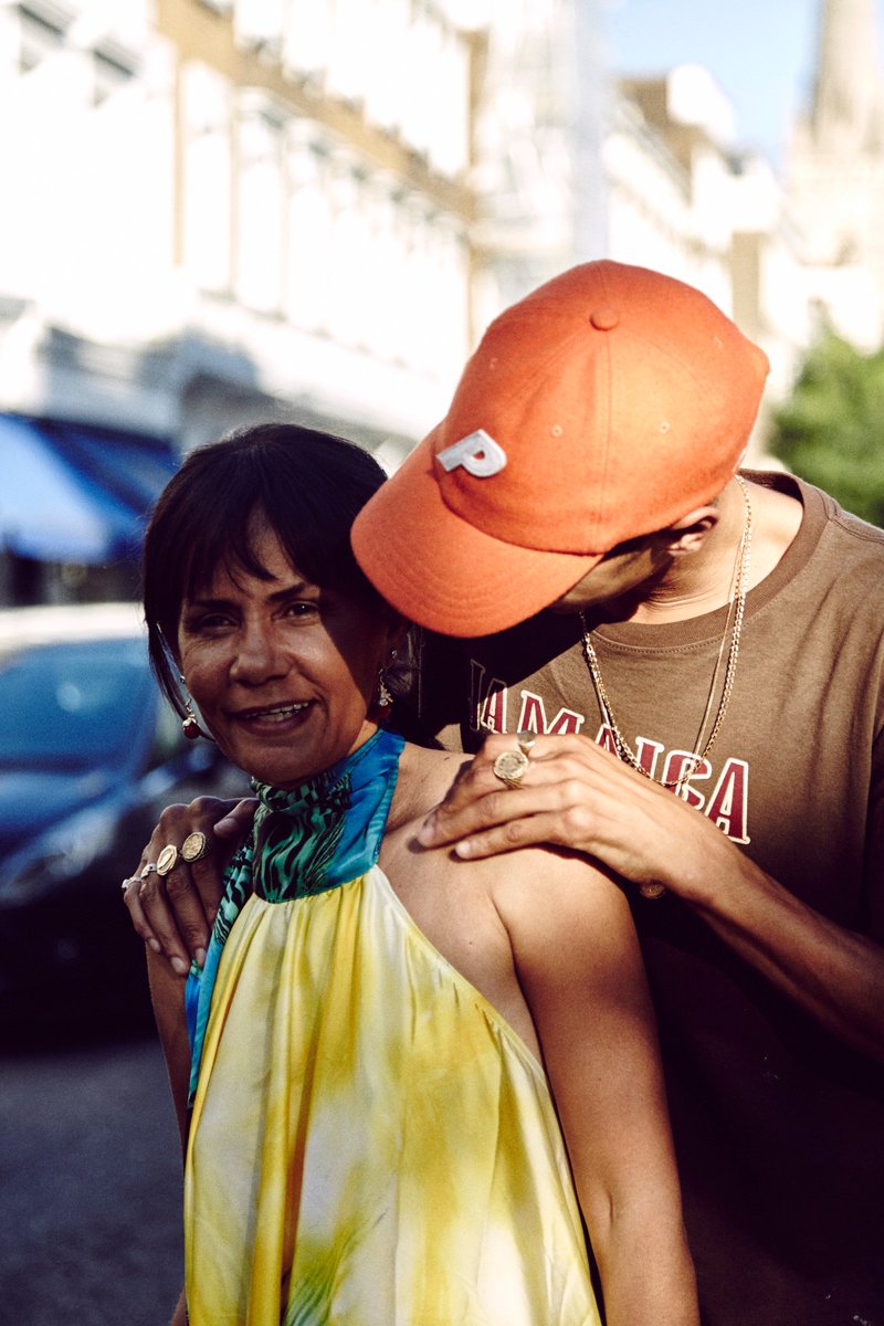 Only keep real woman around you. <3