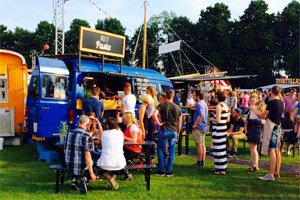 FemkeStrunk's tweet photo. Kies dit weekend uit twee foodfestivals in A'foort. Ga je voor Kannen &amp; Kruiken of ZOO'n… https://t.co/LuaMcoTfwf https://t.co/SUKHcPY7ZX