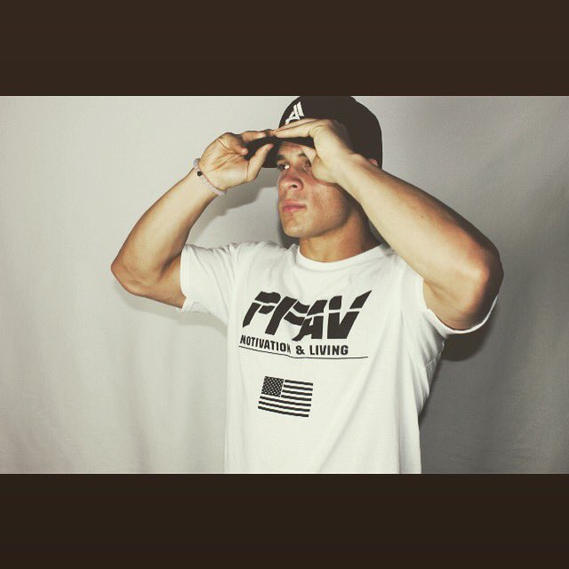 iamzackgraves's tweet photo. Go follow @performance_advantage on Instagram. Just got new apparel in for all you athletes. Plus head gear! #PFAV https://t.co/i9faZa74o2