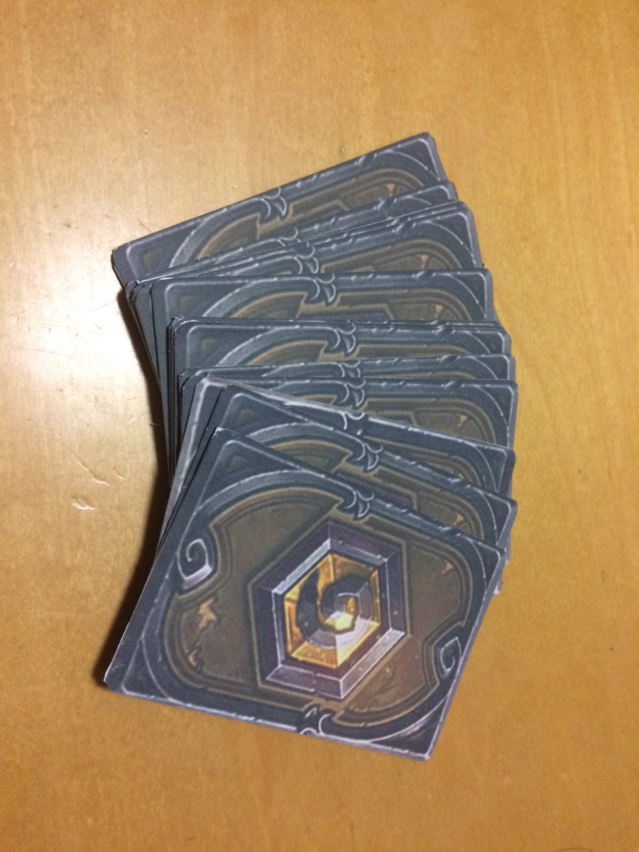 椿彩奈 7 15は Na Tviteru かわいいー Rt Yamashin Magic Hsのトランプが欲しかったのですが 公式のグッズは表面が普通のトランプとのことだったので作っちゃいました カードバックはレジェンドです ハースストーンアート はすすと T Co