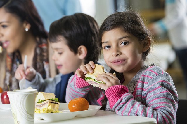USDA_FNS's tweet image. #Summermeals programs ensure that kids &amp;amp; teens have access to healthy meals at no cost during the summer months.