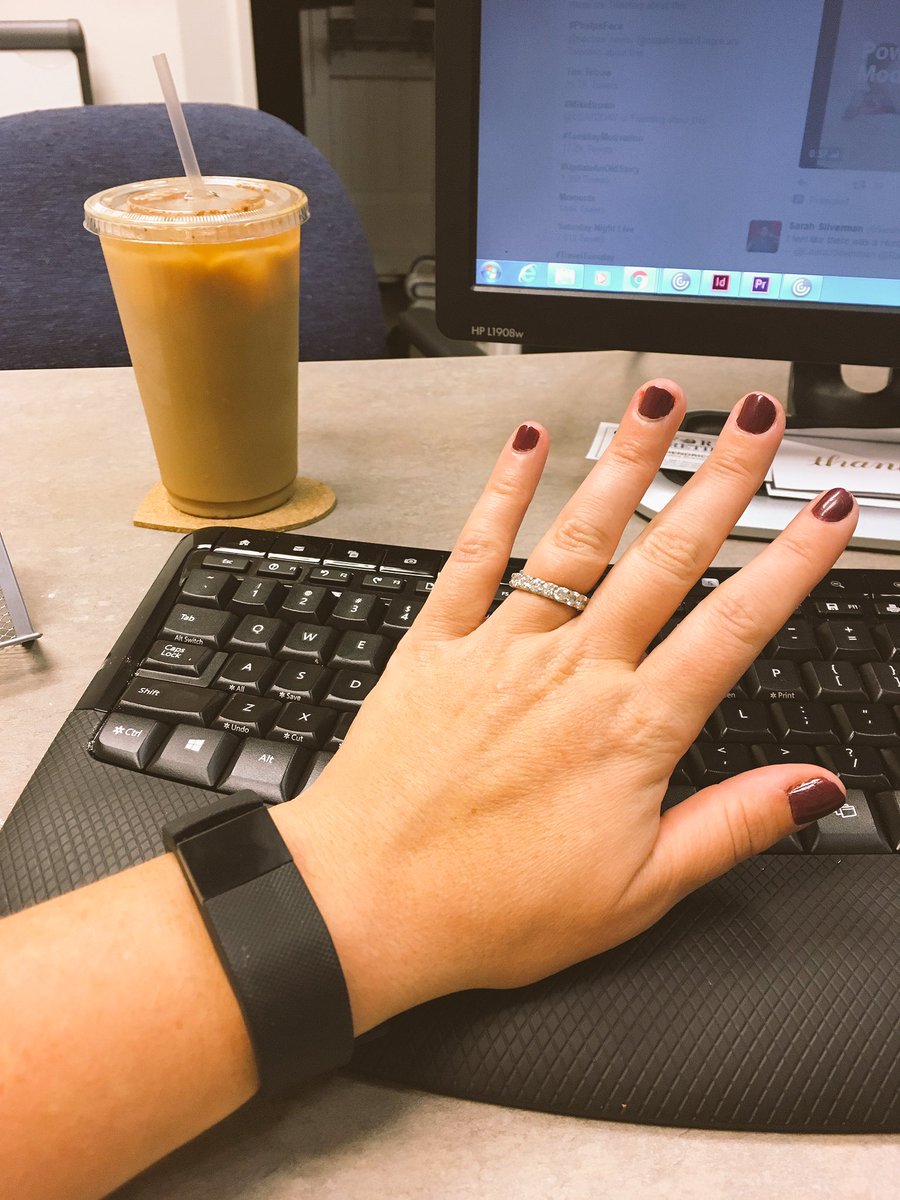 Jameerees's tweet photo. How Basic am I?? #icedcoffee #fitbit #fallpolish https://t.co/gNbuTkGHlm