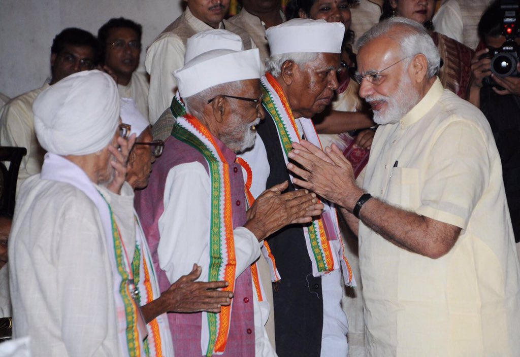 narendramodi's tweet photo. Joined a reception at Rashtrapati Bhavan in honour of freedom fighters. We salute their courage &amp; sacrifice. https://t.co/1zy1jjpG6c