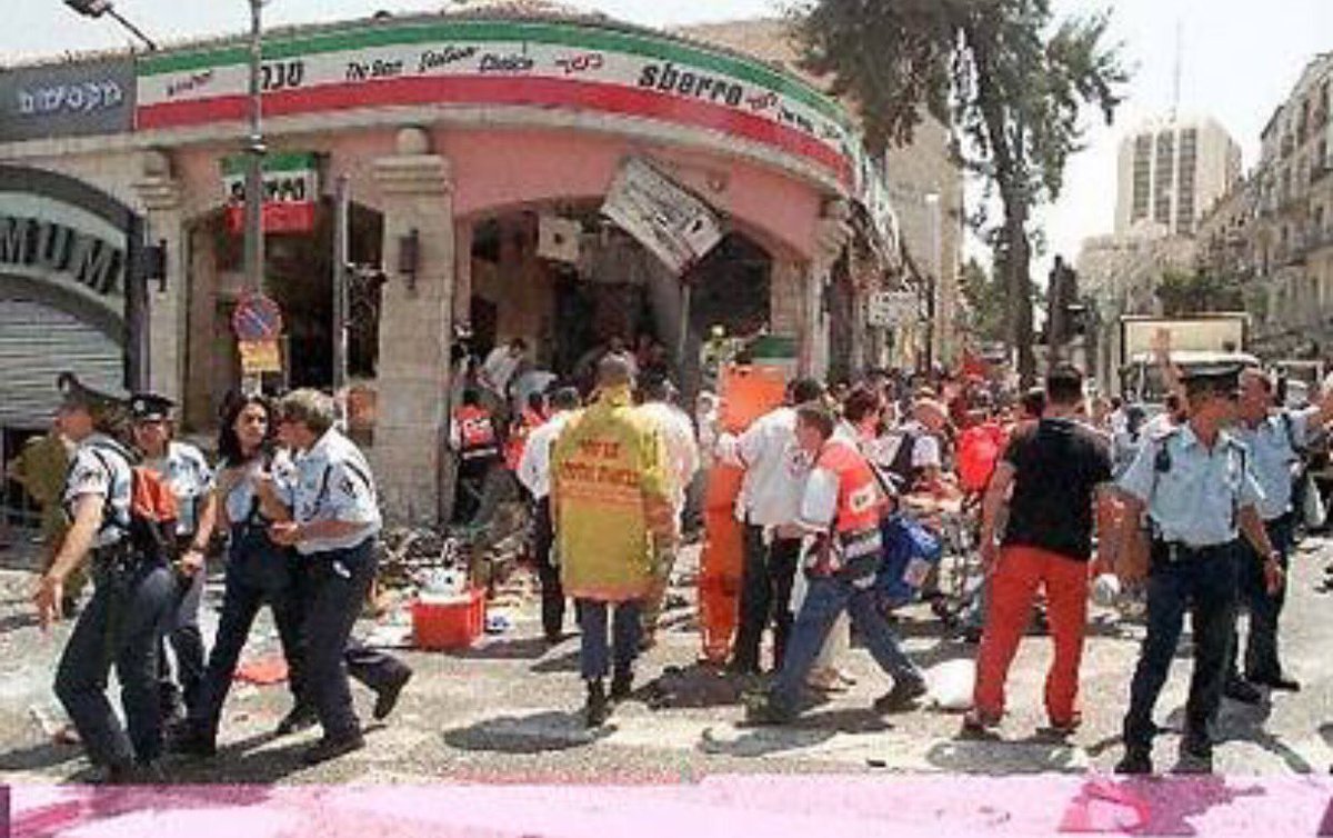 Havamsallem's tweet photo. 15 ans depuis l'attentat ds la pizzeria #Sbarro à #Jerusalem en #Israel.15 morts,7enfants  #2ndintifada #terrorist https://t.co/RRiBTQYOaj