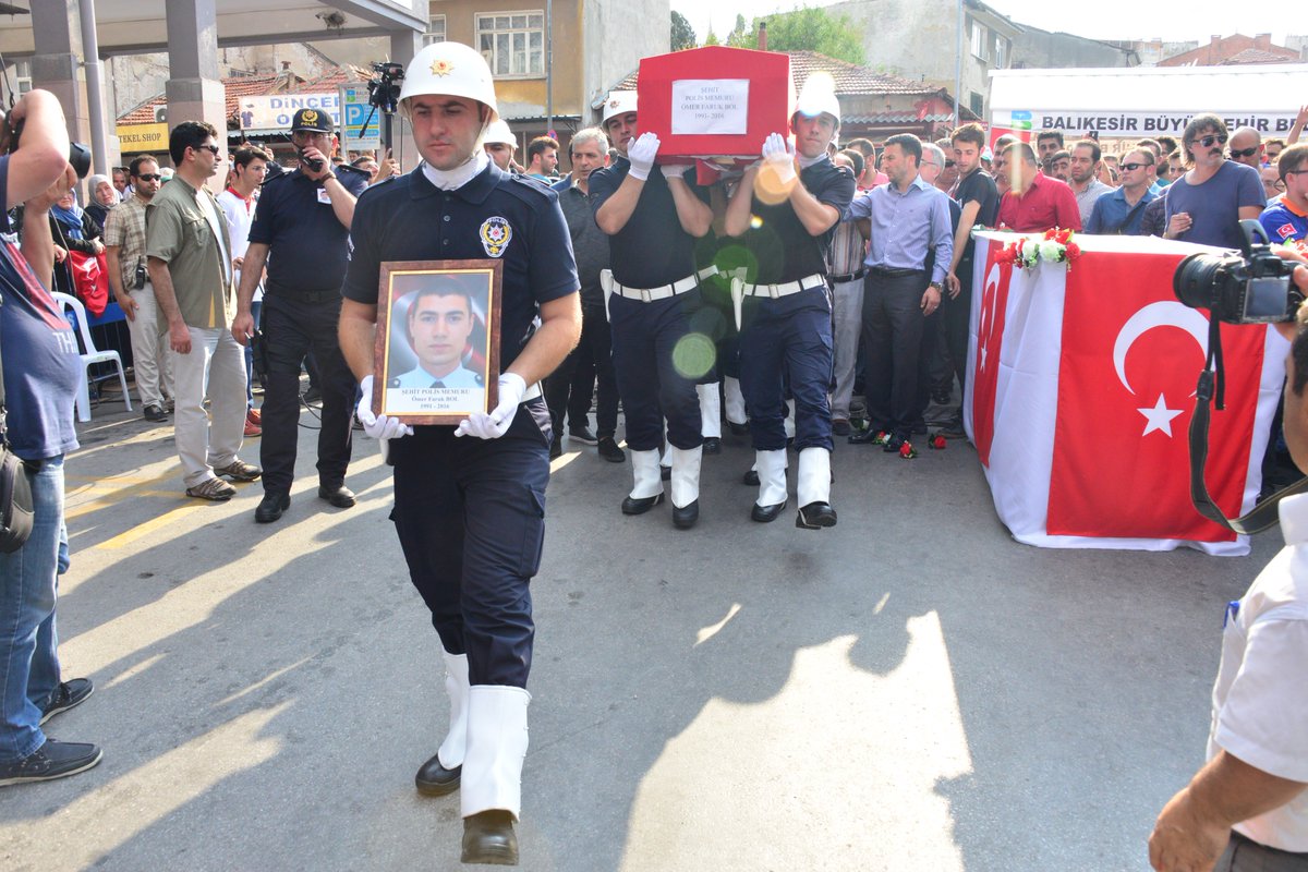 BALIKESİR ŞEHİDİNİ KARŞILADI balikesir.gov.tr/TumHaberler <a href="/ersinyazici1/">Ersin YAZICI</a>