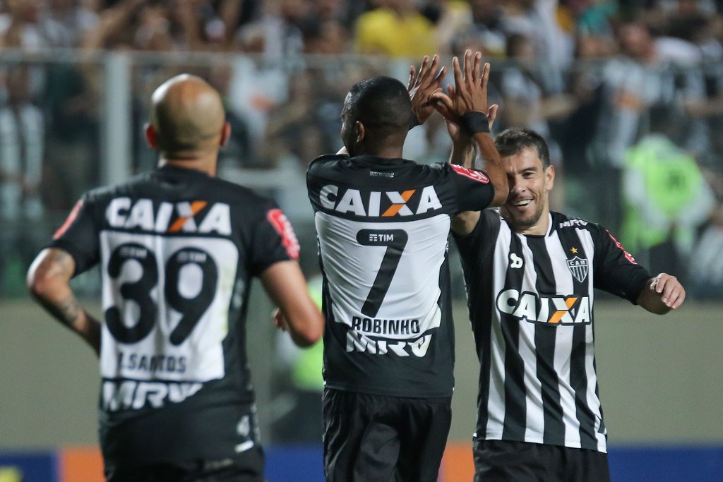 Atletico's tweet photo. Veja o álbum com as melhores fotos da vitória do #Galo sobre a Chapecoense: https://t.co/tIyLFnqrvy #GALOxCHA https://t.co/Fv9DH7nj6n