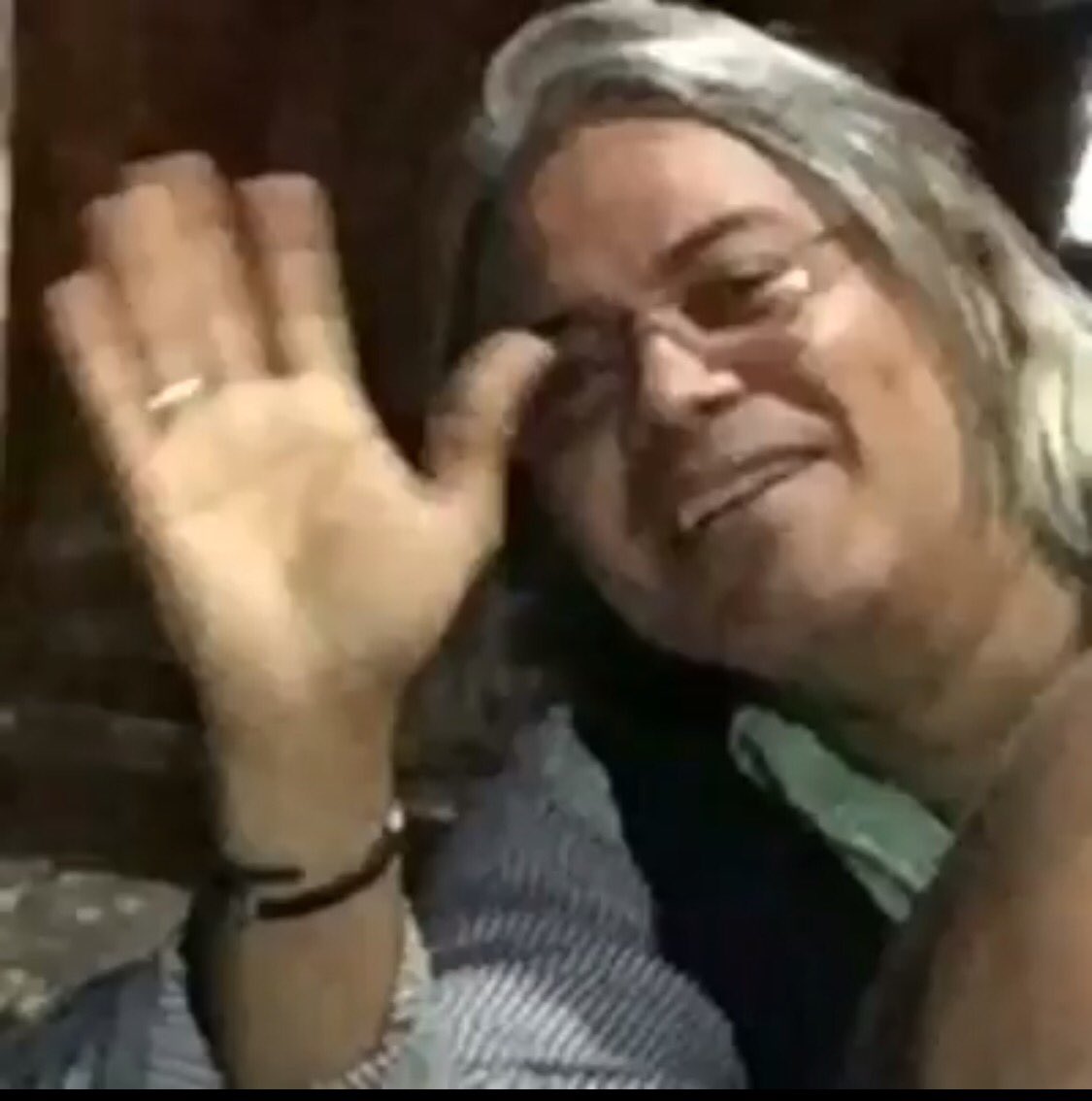 البقاء لله 
______
يا أيتها النفس المطمئنة ارجعي إلى ربك راضية مرضية فادخلي في عبادي وادخلي جنتي 

#وداعا_شريف 😔