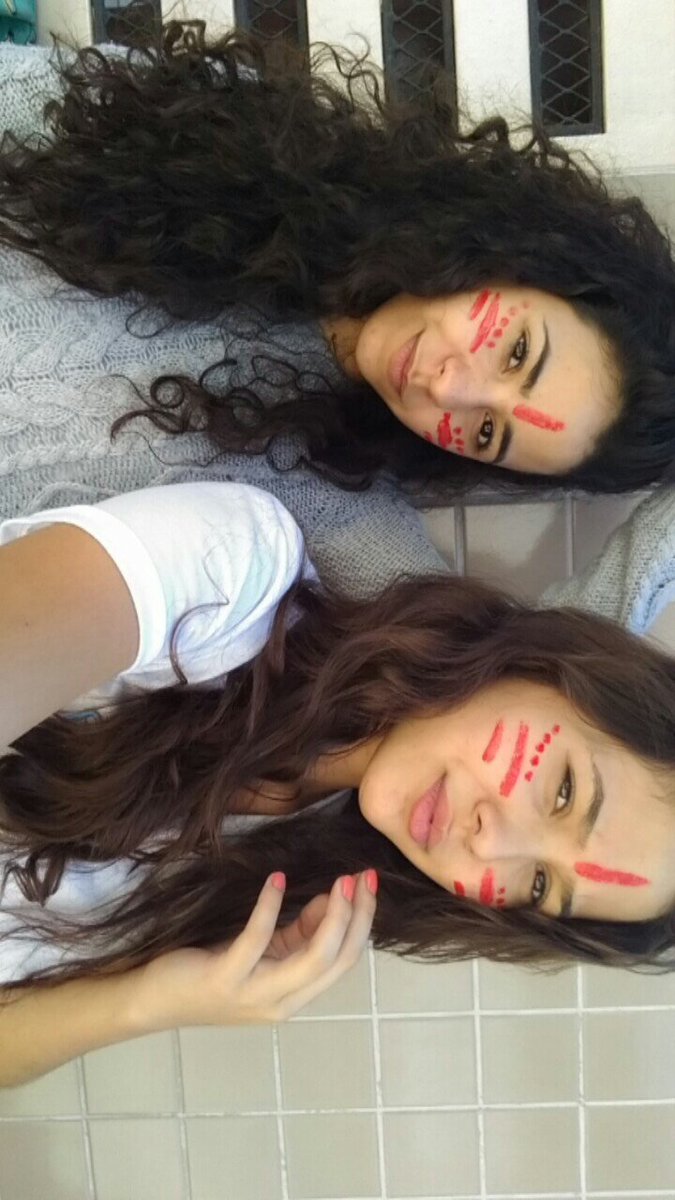 bebelasramos's tweet photo. #modelas #índias #vermelhooo https://t.co/4zBRsbTeQo