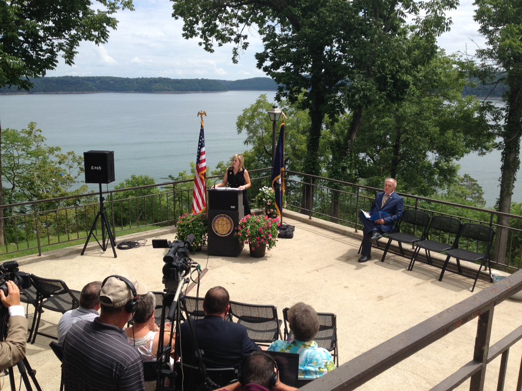 KYStateParks's tweet photo. #refreshingthefinest event @LakeCumberland SRP. $18M in upgrades for parks, $4.9 M for 4 parks. @Lake_Cumberland https://t.co/oRFWdPJoQk