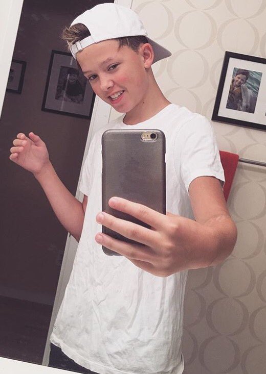 tannerfox's tweet photo. Resemblance ? @jacobsartorius let's film https://t.co/EltFubeJXw