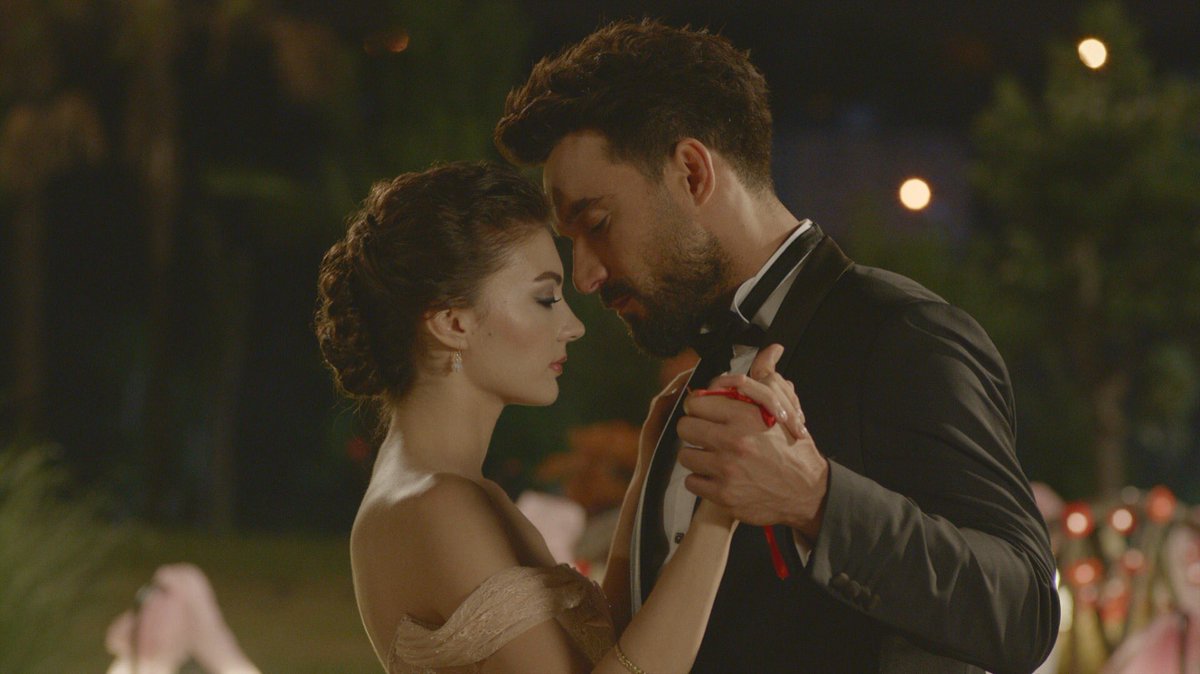Ekran Başına! Şahane Damat şimdi STAR'da! #SahaneDamat Hashtagimiz: #oyunbitti <a href="/alyersanduru/">Ali Ersan Duru</a> <a href="/burcu_ozberk/">Burcu Özberk</a>