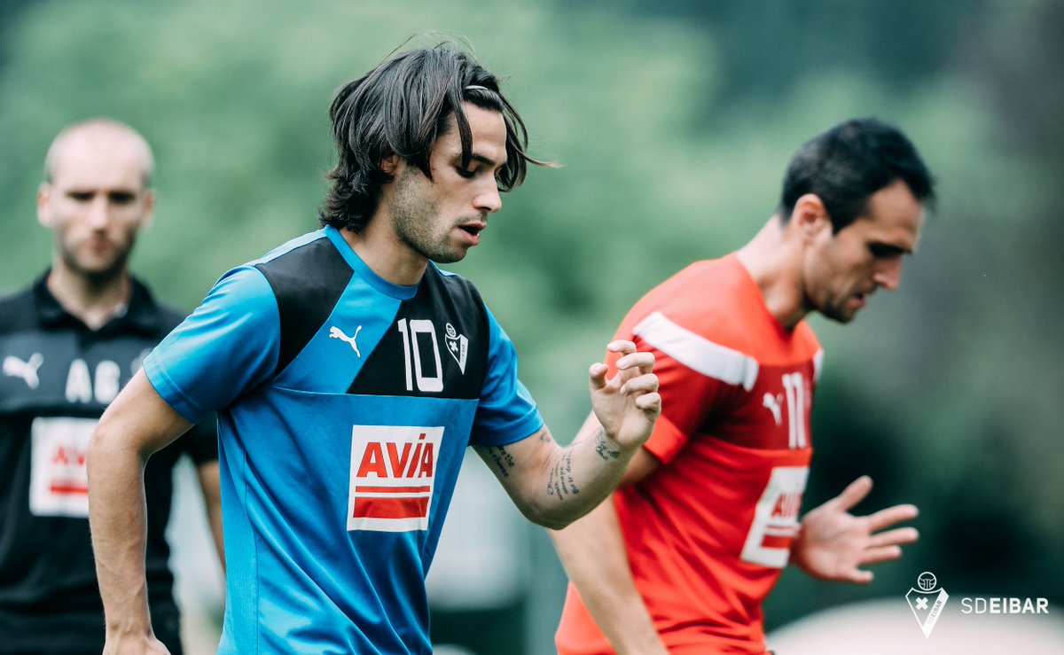 SDEibar's tweet photo. Jota eta Kike bakarkako ariketak egiten aritu dira gaur eta jokatzeko prest izango dira laster 🔴🔵 https://t.co/PdXj54OPyB