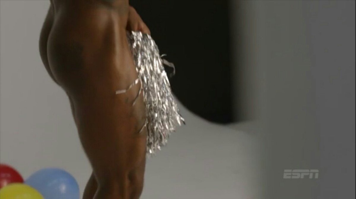 mcbfblog's tweet photo. Von Miller's Ass, Booty #Naked https://t.co/8leoy0RcrH