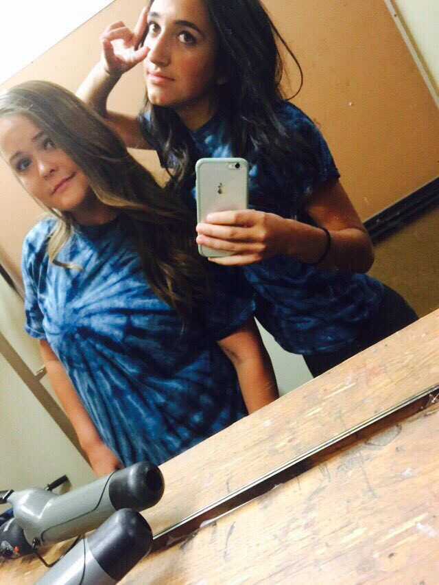 emmaluspuh's tweet photo. happy birthday to my fav human!! hope you have the greatest day 💗💗 #181818 https://t.co/cBly5jOAwG