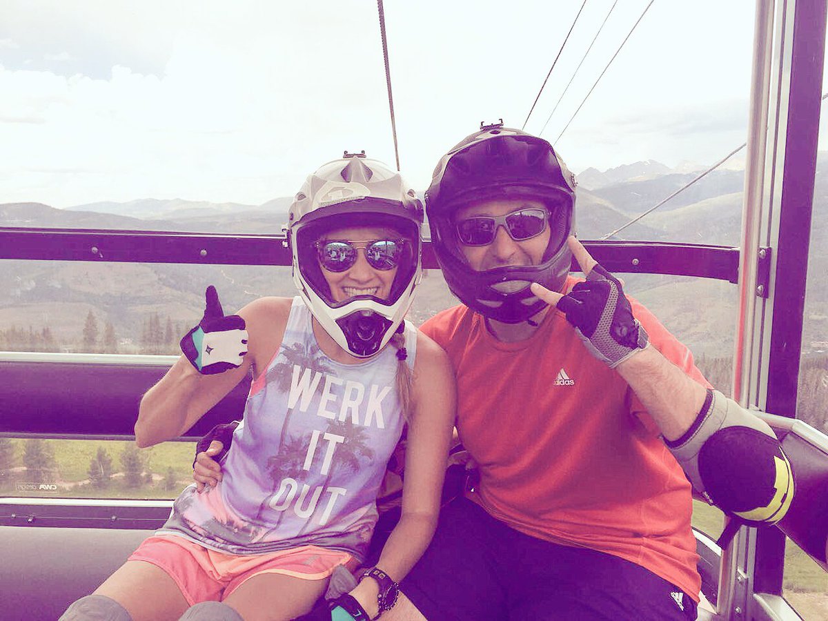 haashoficial's tweet photo. 😻👫 🚵🏻

#KCAMexico #PerdonPerdon https://t.co/SWQZGqjFbz
