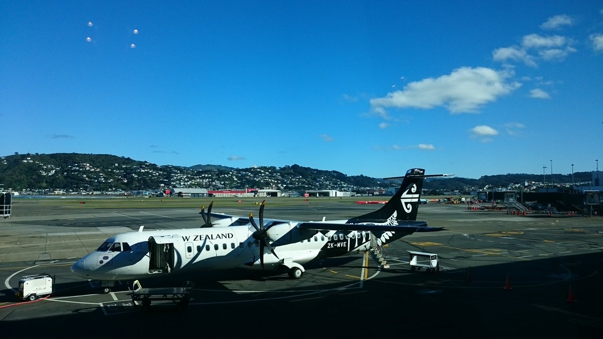 scottbwesley's tweet photo. Wind free and sunny in Wellington. Looking forward to another excellent @FlyAirNZ flight #Nelson #Wellington https://t.co/CBHOkofUfO