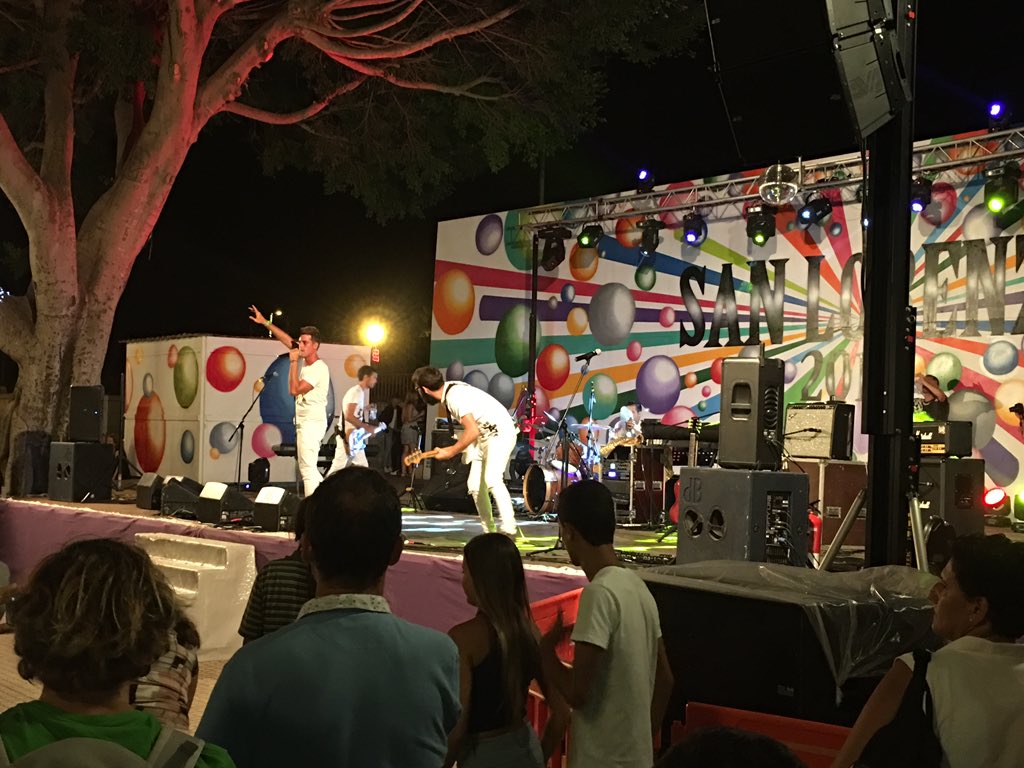 PuebloSLorenzo's tweet photo. @laxmusic_ en el escenario de #SanLorenzo2016 para animar la noche de los Fuegos Artificiales. https://t.co/tYyXzyR4RY