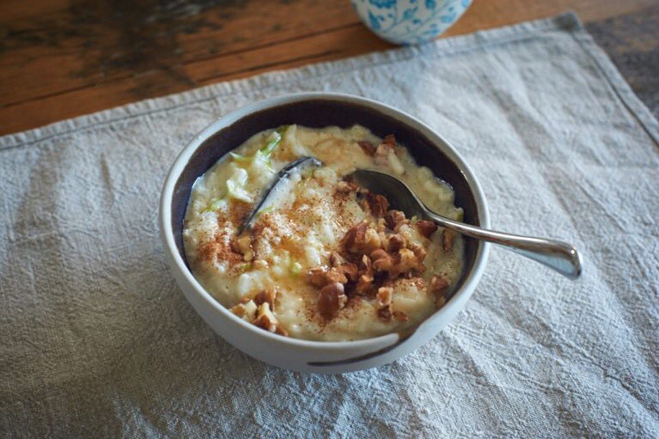 A new recipe: Rice pudding porridge, with vanilla bean &amp; apple💛 Real winter comfort food👌🏼nurturefromwithin.com.au/rice-pudding-p…