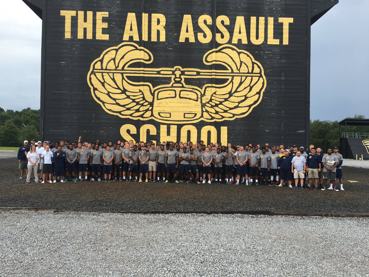 101CAB's tweet photo. @racersfootball team photo at #TSAAS https://t.co/A59jb1Fck8