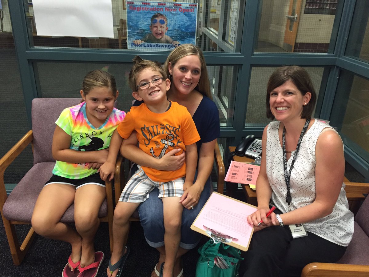GlendalePLS's tweet photo. @isd719 Great Start to Kindergarten is underway! So fun to meet new kindergarten friends. #gdconnects https://t.co/bqeke3WaAH