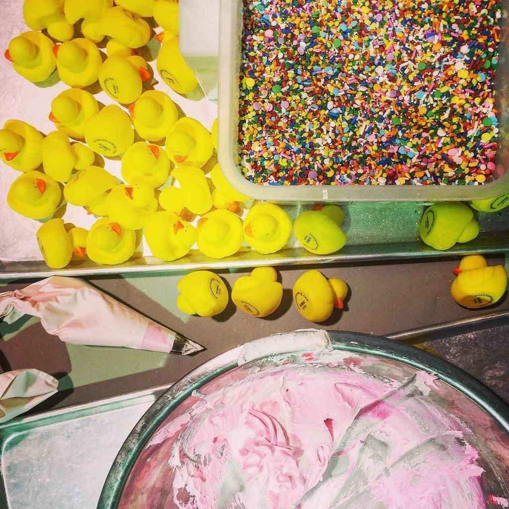feelingsmitten's tweet photo. #icing #testingkitchen #love #sprinkles #handmade #feelingsmitten #cupcake #cupcakebathbom… https://t.co/cV1xrHS705 https://t.co/sIpIXyiYBM
