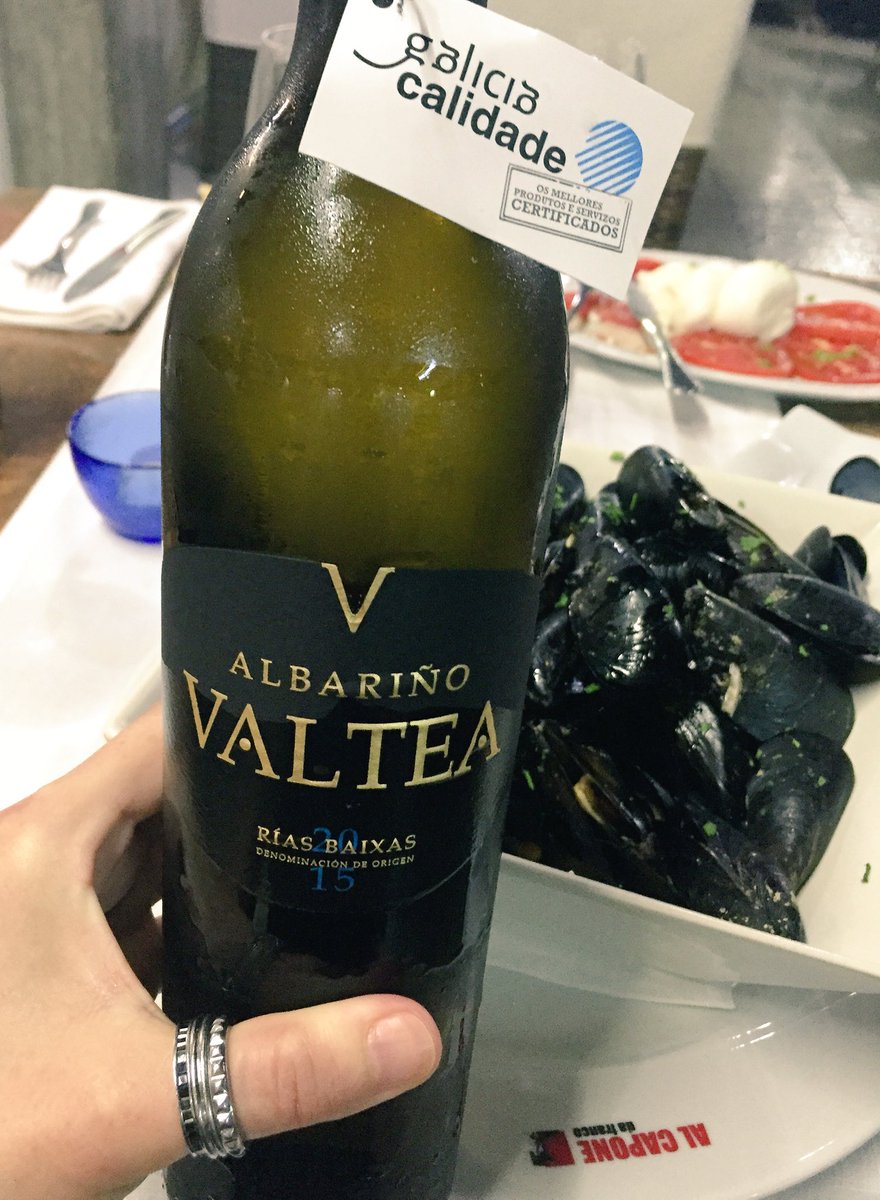 VisorLa's tweet photo. En los Valles del Miño 150.000m2 regalan el mejor racimo a #Valtea @Gastronomiaycia 🍇#Torredembarra #alcapone #food https://t.co/NnvKvU5fAU