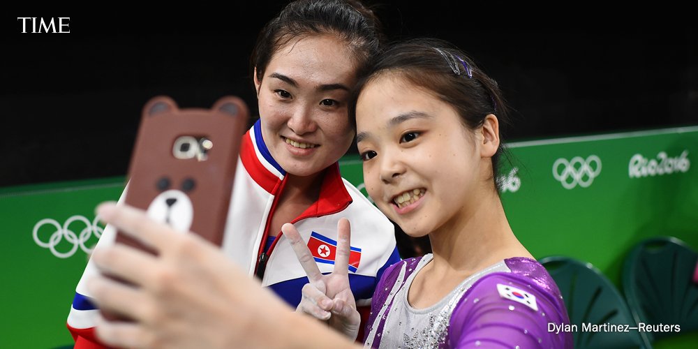 TIME's tweet photo. This selfie is bringing North and South Korea together https://t.co/mS4WmojYM2 https://t.co/Gcv7OgqKC4