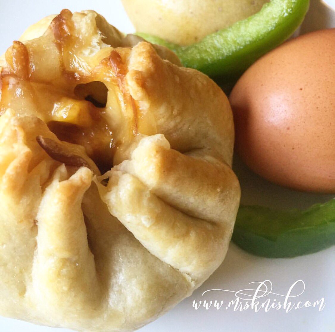 ExtraPlateApp's tweet photo. Organic Breakfast Knish. Mouth watering. 😅 🍽📸: @mrsknish 
#ExtraPlateApp #ExtraPlateApp  #EatNow #Ondemand https://t.co/mSz9VrvC55