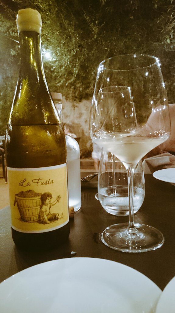 LadyofWine's tweet photo. La Fusta de #MasCandi #penedes #naturalwine #xarello ayer en #ElGingoler #SantFeliuDeGuixols https://t.co/4ihCDgSo9T