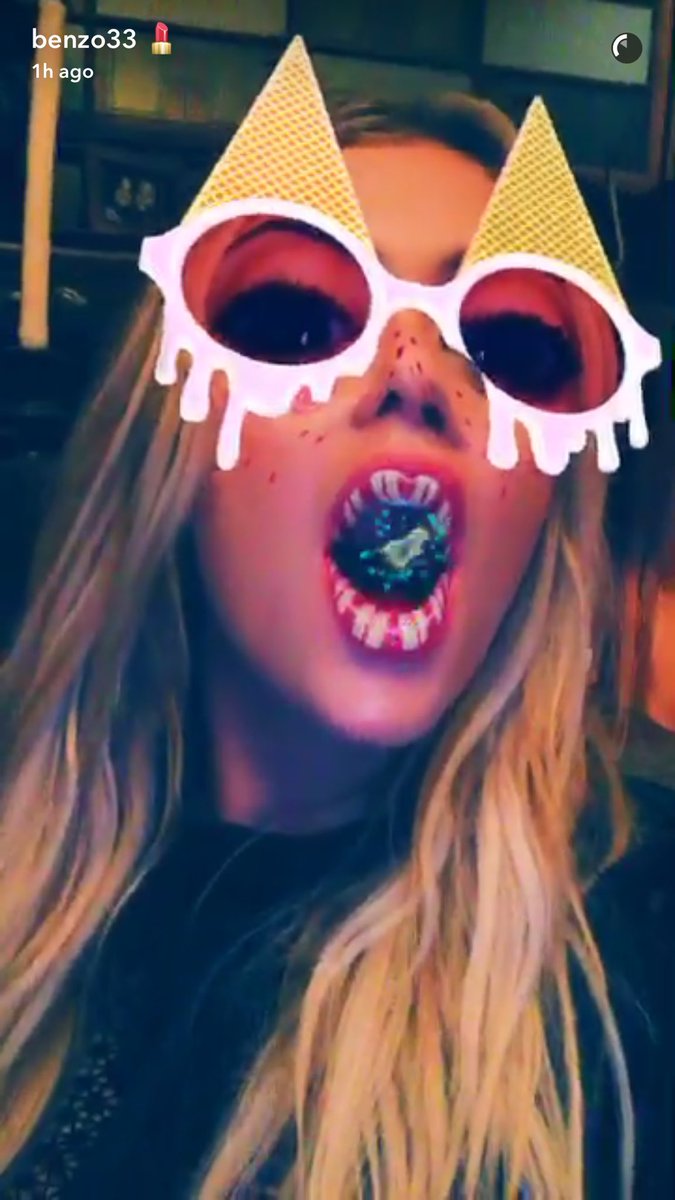 prettyliarsclue's tweet photo. @AshBenzo on #PLLSet https://t.co/3Gl0VEcMFx